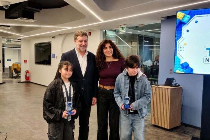 Estudiantes de Concepción y La Araucanía son seleccionados por la Fundación NTT DATA para representar a Chile en las Olimpiadas de Tecnología 2026