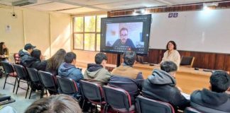 Estudiantes participan en laboratorios virtuales de microscopía avanzada aplicada a la anatomía vegetal