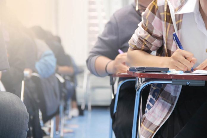 ¿Estudiar con IA para la PAES? Experta advierte sus límites y revela cómo aprovecharla sin cometer errores