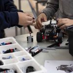Innovación educativa con impacto: cómo el teatro, el skate y la robótica desarrollan habilidades socioemocionales