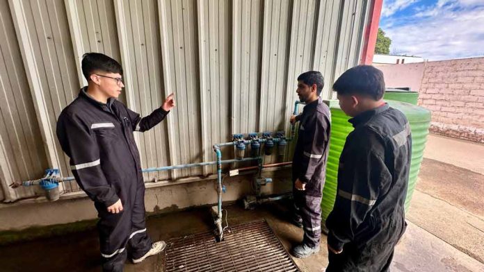Innovador sistema creado por estudiantes permite recuperar el 80% del agua usada para lavar autos