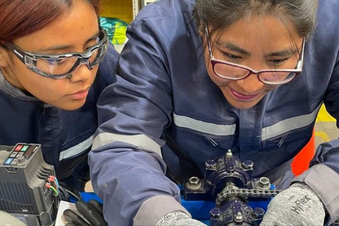 La minería transforma la sala de clases