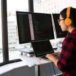 Mes del Programador: la IA cambia las reglas para los desarrolladores, pero en Chile no acaba con su demanda