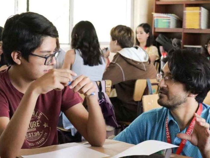 Tras preocupante informe de la OCDE sobre Chile ¿Basta con tener más profesores El desafío de asegurar calidad en las salas de clase Tras preocupante informe de la OCDE sobre Chile: ¿Basta con tener más profesores? El desafío de asegurar calidad en las salas de clase