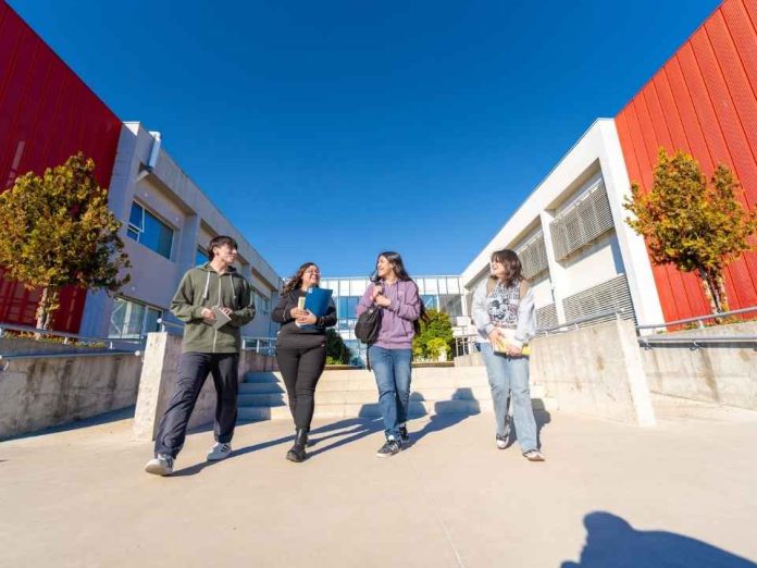 UTalca realizará jornada en Linares para acercar la pedagogía a estudiantes de enseñanza media UTalca realizará jornada en Linares para acercar la pedagogía a estudiantes de enseñanza media