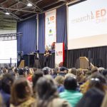 ¿Cómo llevar la evidencia educativa a las salas de clases? Más de 1.400 educadores se reunieron en researchED Chile 2026 ¿Cómo llevar la evidencia educativa a las salas de clases? Más de 1.400 educadores se reunieron en researchED Chile 2026