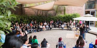Comunidades educativas exploran nuevas formas de llevar la creatividad a la sala de clases a través del juego y la neurociencia Comunidades educativas exploran nuevas formas de llevar la creatividad a la sala de clases a través del juego y la neurociencia