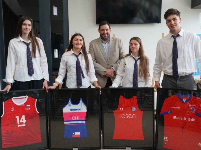 Cuatro alumnos de Chicureo destacan en selecciones chilenas de rugby, vóleibol, hockey y triatlón