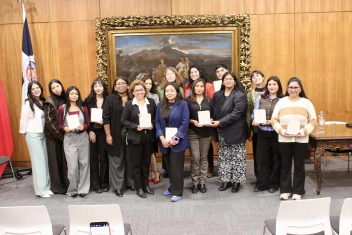Estudiantes de Santo Tomás Los Ángeles ganan premio nacional por tesis sobre estrés académico y hábitos alimentarios 