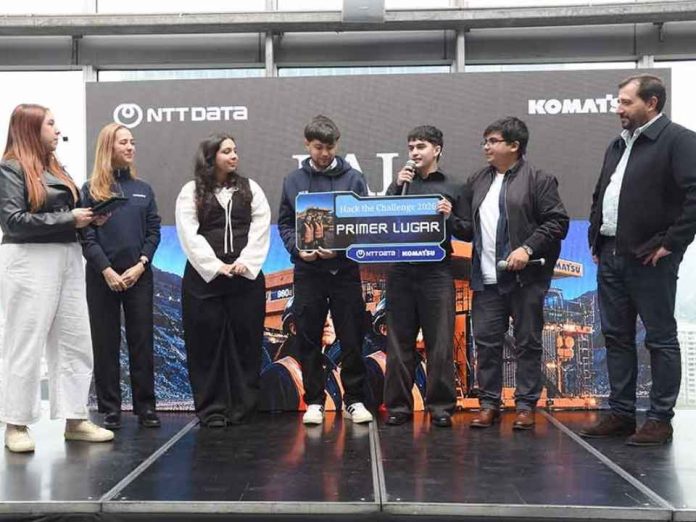Estudiantes de Temuco ganan el Hack the Challenge 2026 de NTT DATA y Komatsu con Slosh Pulse, una solución de mantenimiento predictivo para camiones mineros