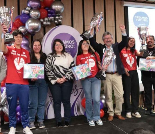 Estudiantes de la Región Metropolitana y el Biobío se coronaron campeones de la gran final nacional del torneo de educación financiera “Creamos Futuro”