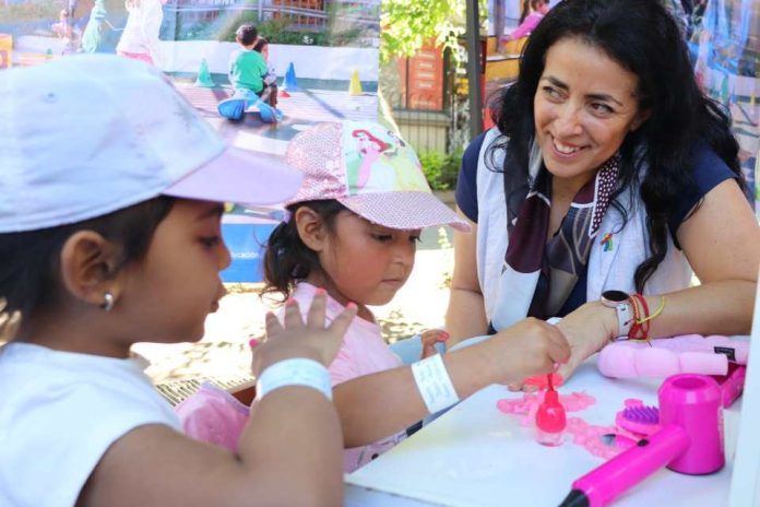 Feria “Jugar es Aprender para Toda la Vida” se tomó la Diagonal de Concepción en el aniversario 36 de Fundación Integra