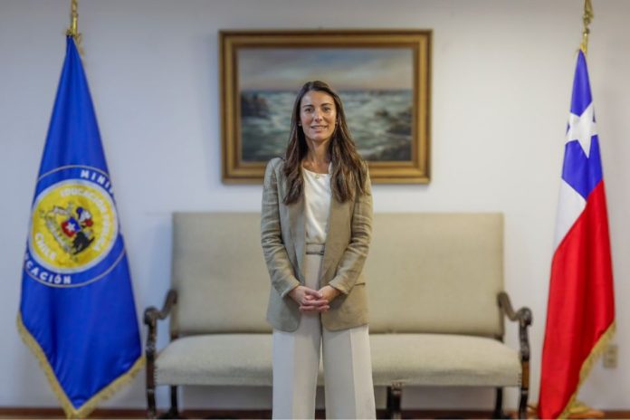 María Paz Arzola, Ministra de Educación