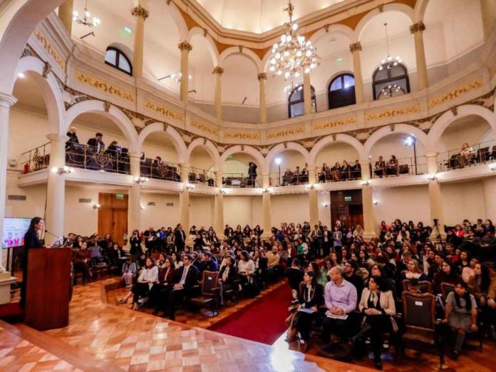 Ministerio de Educación realizó seminario internacional para fortalecer la lectura y escritura en los primeros años de escolaridad Ministerio de Educación realizó seminario internacional para fortalecer la lectura y escritura en los primeros años de escolaridad