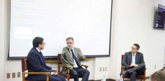Ministro de las Culturas tras recorte de 10,1% al presupuesto: “Cuando un abogado pierde el trabajo, no va al Ministerio de Justicia a pedir pega” Ministro de las Culturas tras recorte de 10,1% al presupuesto: “Cuando un abogado pierde el trabajo, no va al Ministerio de Justicia a pedir pega”