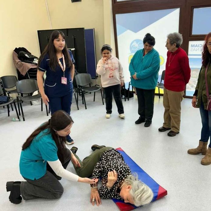 Tecnología y trabajo interdisciplinario fortalecen el autocuidado de personas mayores en Concepción