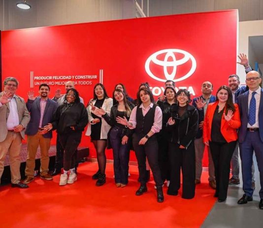 Toyota y Duoc UC impulsan la incorporación de mujeres a la industria automotriz con nuevo programa de becas