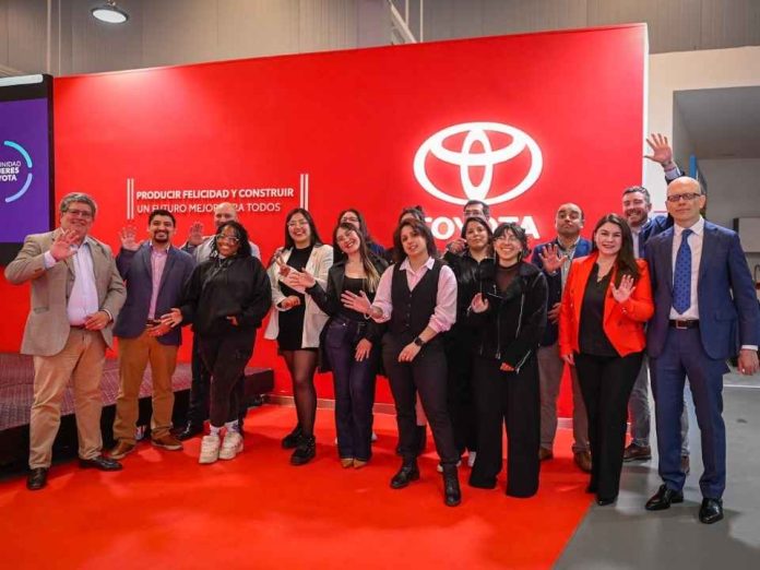 Toyota y Duoc UC impulsan la incorporación de mujeres a la industria automotriz con nuevo programa de becas