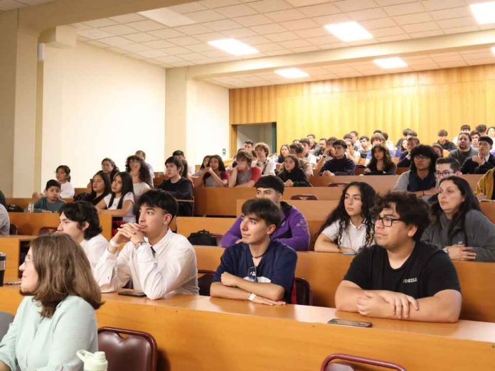USM reúne a más de 600 escolares en una nueva edición de sus Olimpiadas de Matemática USM reúne a más de 600 escolares en una nueva edición de sus Olimpiadas de Matemática