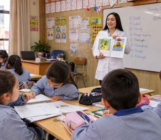 USS promueve la mediación de la literatura infantil en inglés en colegios del Gran Concepción