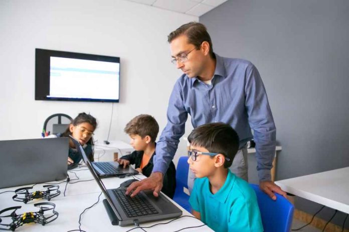 ¿Qué significa enseñar cuando la inteligencia artificial tiene las respuestas? ¿Qué significa enseñar cuando la inteligencia artificial tiene las respuestas?